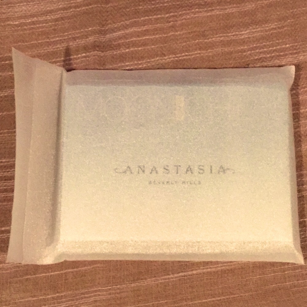 New Moonchild Glow Kit from Anastasia of Beverly Hills - Picture 6 of 7